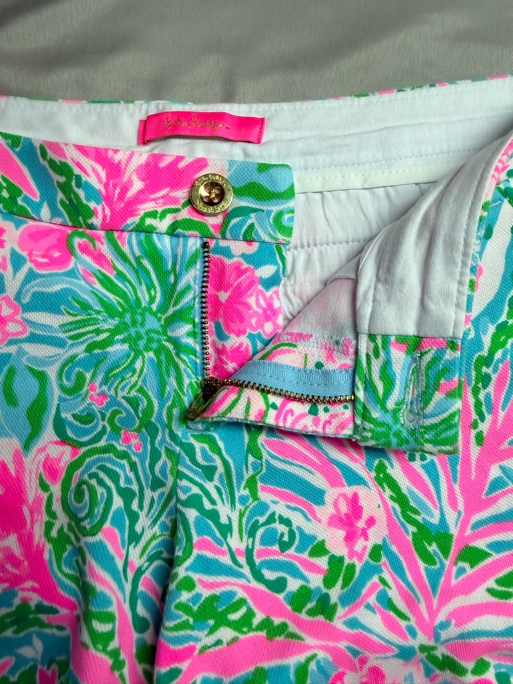 Lilly Pulitzer Buttercup Scallop Hem Shorts Sz 4 Leaf It Wild Pink Blue Floral - Picture 6 of 12